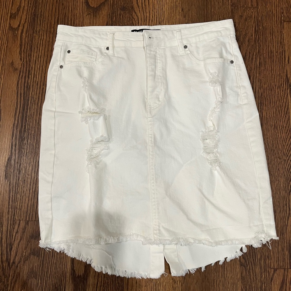 Design Lab ripped/frayed white jean mini skirt